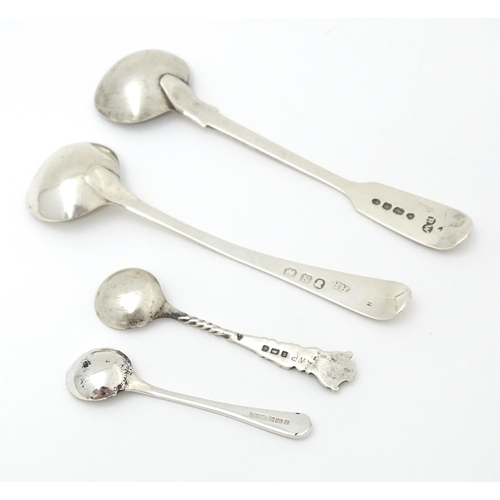 403 - Four assorted silver salt spoons to include one hallmarked London 1808, maker Robert Rutland, a Fidd... 