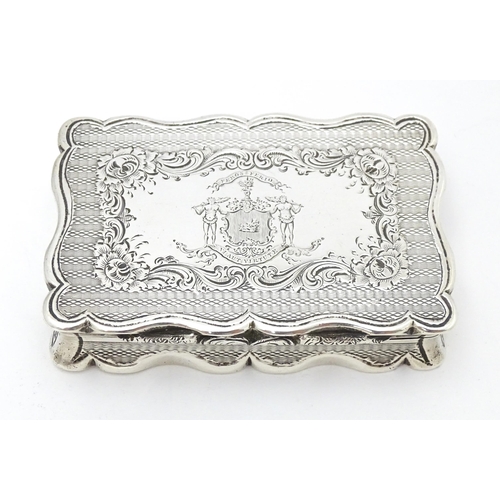 406 - A Victorian silver table snuff box with engine turned decoration and engraved crest to lid opening t... 