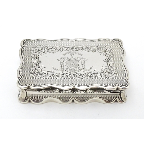 406 - A Victorian silver table snuff box with engine turned decoration and engraved crest to lid opening t... 