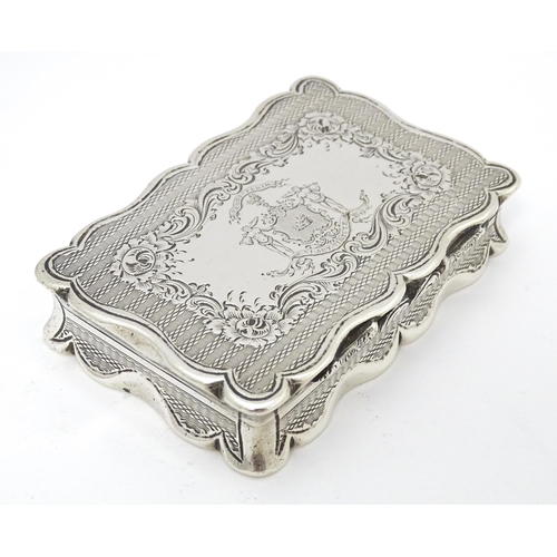 406 - A Victorian silver table snuff box with engine turned decoration and engraved crest to lid opening t... 