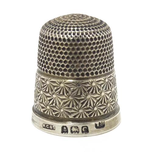 410 - A silver thimble titled ' The spa' and hallmarked Birmingham 1927 maker Henry Griffith & Sons Ltd