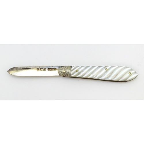 413 - A silver folding fruit knife with mother of pearl handle 1901 maker Saunders & Shepherd Ltd. 3 3/4