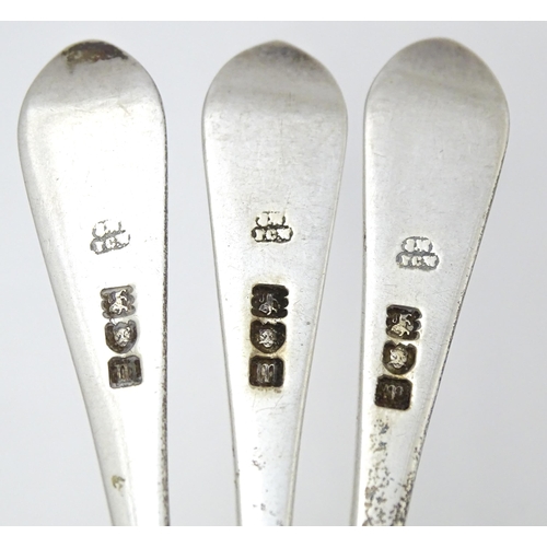 420 - Three silver teaspoons hallmarked London 1907 maker Wakely & Wheeler (James Wakely & Frank Clarke Wh... 