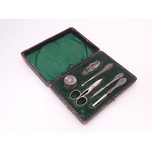 424 - A matched silver manicure set hallmarked Birmingham 1912/1913 maker William Devenport.