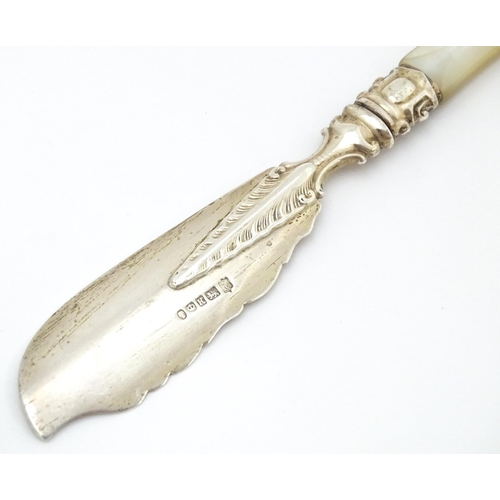 425 - A silver butter knife with mother of pearl handle. Hallmarked Sheffield 1853 maker Martin, Hall & Co... 