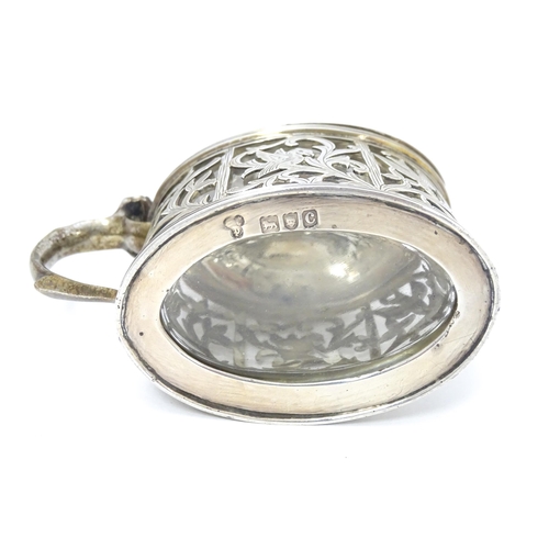 427 - A Victorian silver mustard pot with foliate and bird detail. Hallmarked London 1898. Approx 2 3/4