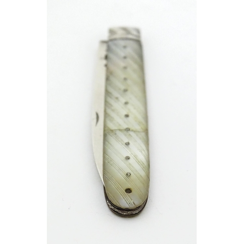 447 - A 19thC silver folding fruit knife with mother of pearl handle, maker W&Co. Approx. 5 1/2