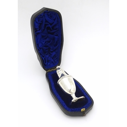 486 - A Victorian silver pepper hallmarked Sheffield 1890, maker Atkin Brothers. In a shaped fitted case. ... 