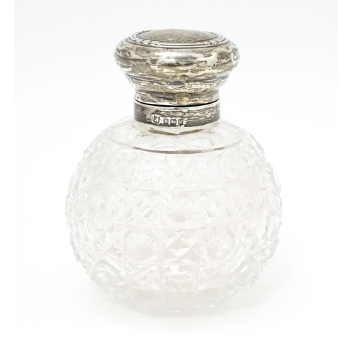 534 - A cut glass dressing table jar with silver lid and mount hallmarked Birmingham 1906. Approx. 4