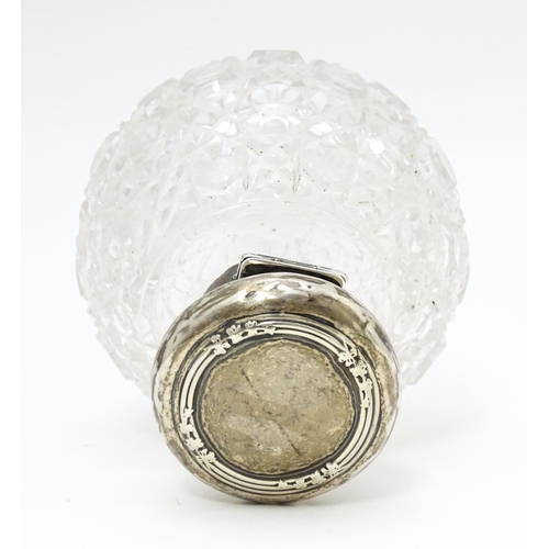 534 - A cut glass dressing table jar with silver lid and mount hallmarked Birmingham 1906. Approx. 4