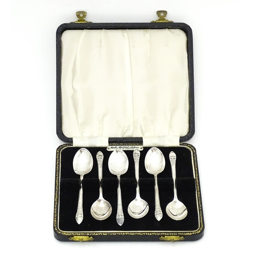 540 - A set of six silver coffee spoons hallmarked Birmingham 1948. Cased. Spoons approx. 4