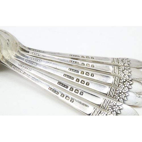 540 - A set of six silver coffee spoons hallmarked Birmingham 1948. Cased. Spoons approx. 4