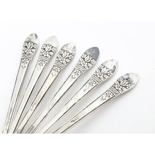 540 - A set of six silver coffee spoons hallmarked Birmingham 1948. Cased. Spoons approx. 4