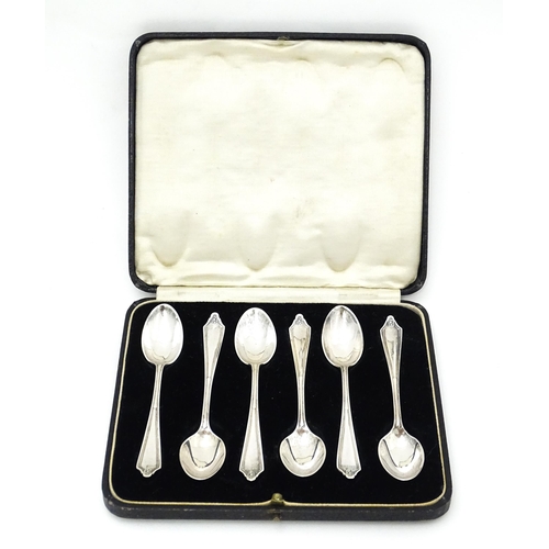 541 - A set of six silver coffee spoons hallmarked Birmingham 1928, maker Daniel & Arter. Cased. Spoons ap... 