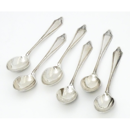 541 - A set of six silver coffee spoons hallmarked Birmingham 1928, maker Daniel & Arter. Cased. Spoons ap... 