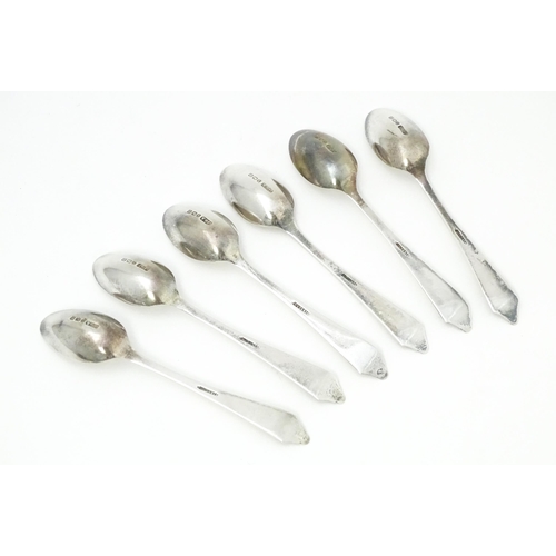 541 - A set of six silver coffee spoons hallmarked Birmingham 1928, maker Daniel & Arter. Cased. Spoons ap... 