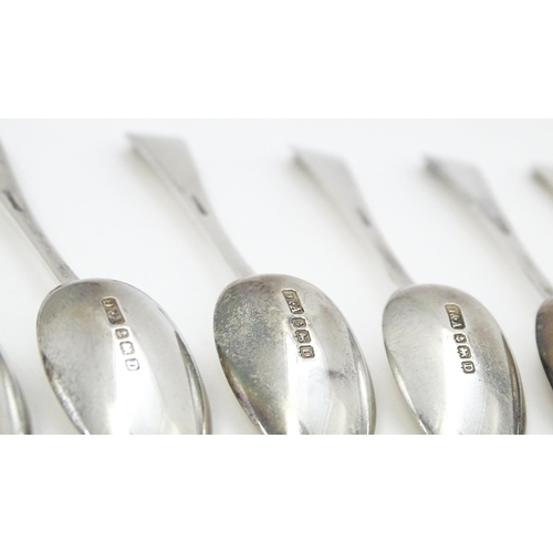 541 - A set of six silver coffee spoons hallmarked Birmingham 1928, maker Daniel & Arter. Cased. Spoons ap... 