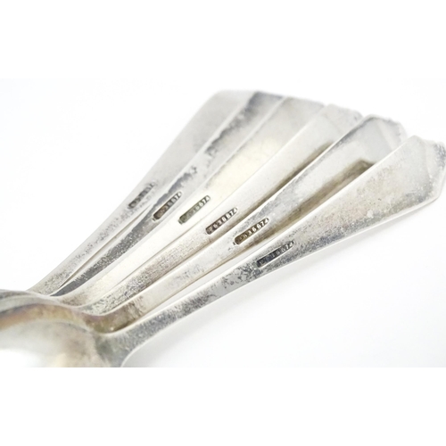 541 - A set of six silver coffee spoons hallmarked Birmingham 1928, maker Daniel & Arter. Cased. Spoons ap... 