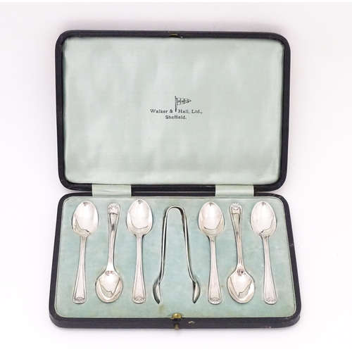 543 - A set of six silver teaspoons and sugar tongs en suite hallmarked Sheffield 1928, maker Walker & Hal... 