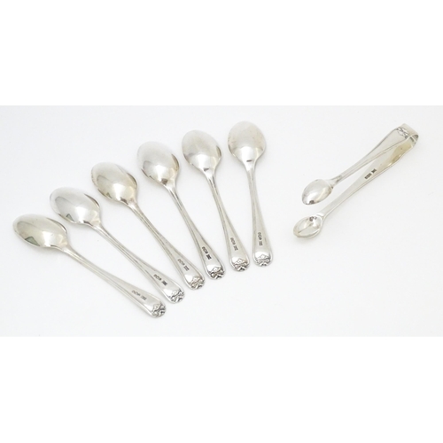 543 - A set of six silver teaspoons and sugar tongs en suite hallmarked Sheffield 1928, maker Walker & Hal... 