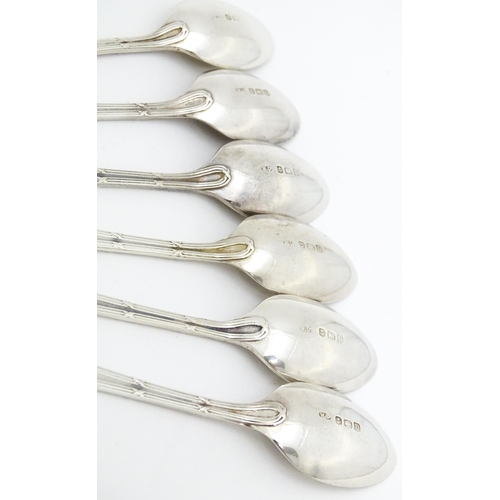 547 - A set of six silver teaspoons hallmarked Birmingham 1928, maker William Devenport. Cased. Spoons app... 