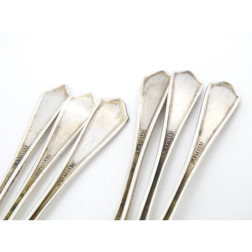 548 - Six silver teaspoons hallmarked Birmingham 1929, maker Barker Brothers Silver Ltd. Cased. Spoons app... 