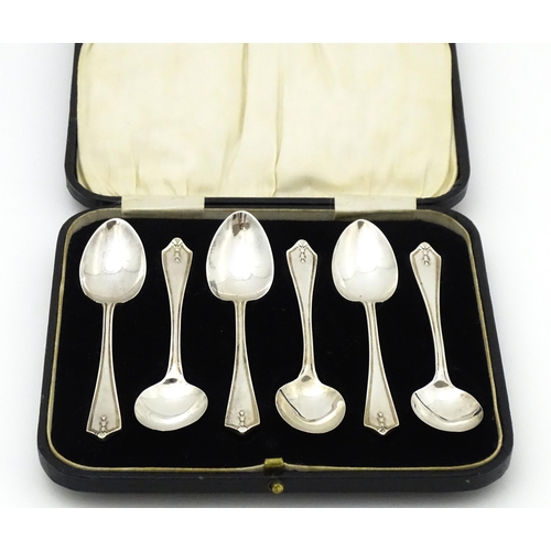 548 - Six silver teaspoons hallmarked Birmingham 1929, maker Barker Brothers Silver Ltd. Cased. Spoons app... 