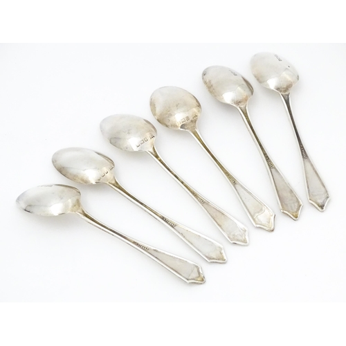 548 - Six silver teaspoons hallmarked Birmingham 1929, maker Barker Brothers Silver Ltd. Cased. Spoons app... 