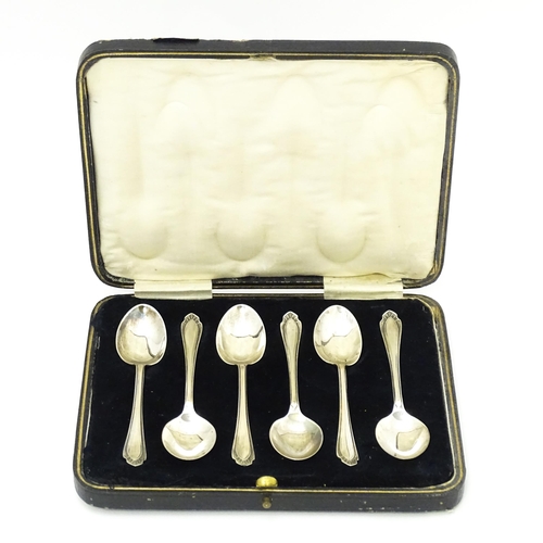 550 - A set of six silver teaspoons hallmarked Sheffield 1931, maker James Deakin & Sons. Cased. Spoons ap... 