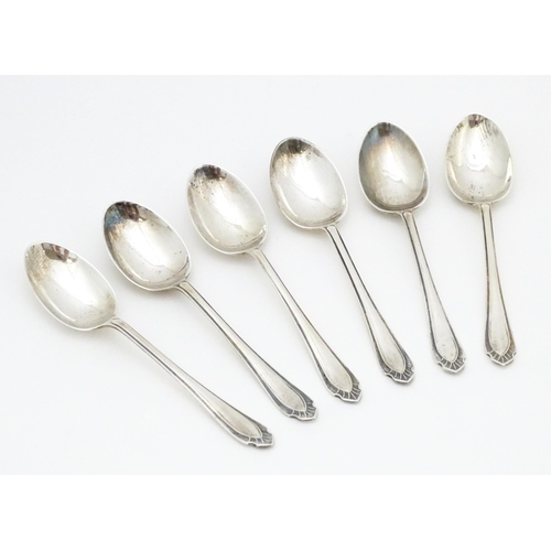 550 - A set of six silver teaspoons hallmarked Sheffield 1931, maker James Deakin & Sons. Cased. Spoons ap... 