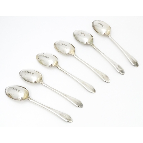 550 - A set of six silver teaspoons hallmarked Sheffield 1931, maker James Deakin & Sons. Cased. Spoons ap... 