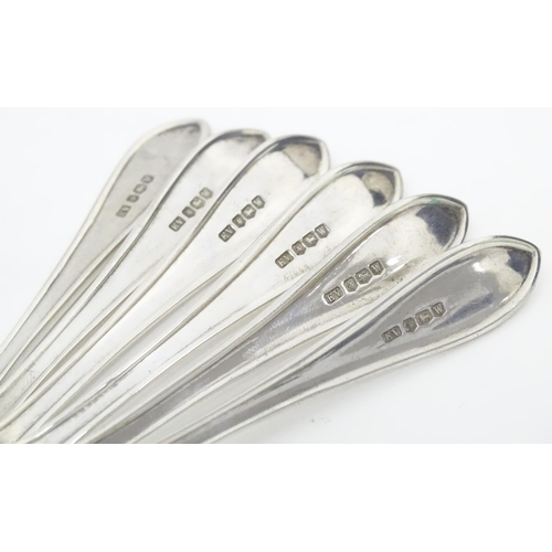 552 - A set of six silver grapefruit spoons hallmarked Sheffield 1939, maker Viner's Ltd. Cased. Spoons ap... 