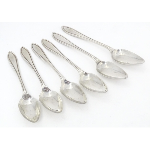 552 - A set of six silver grapefruit spoons hallmarked Sheffield 1939, maker Viner's Ltd. Cased. Spoons ap... 