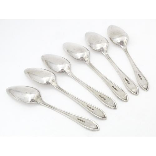 552 - A set of six silver grapefruit spoons hallmarked Sheffield 1939, maker Viner's Ltd. Cased. Spoons ap... 