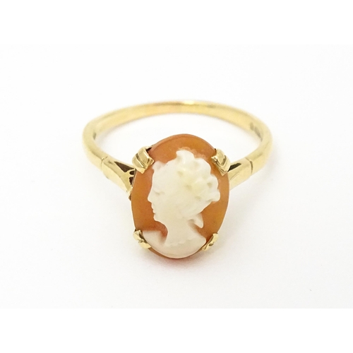 567 - A 9ct gold ring set with cameo. Ring size approx. O.