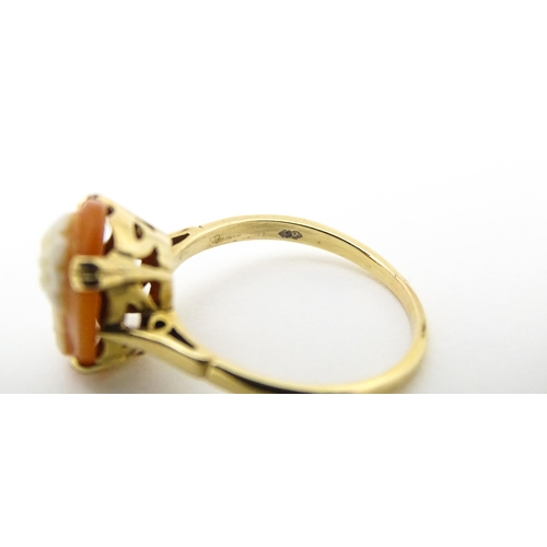 567 - A 9ct gold ring set with cameo. Ring size approx. O.