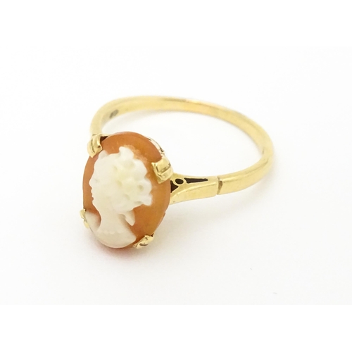 567 - A 9ct gold ring set with cameo. Ring size approx. O.