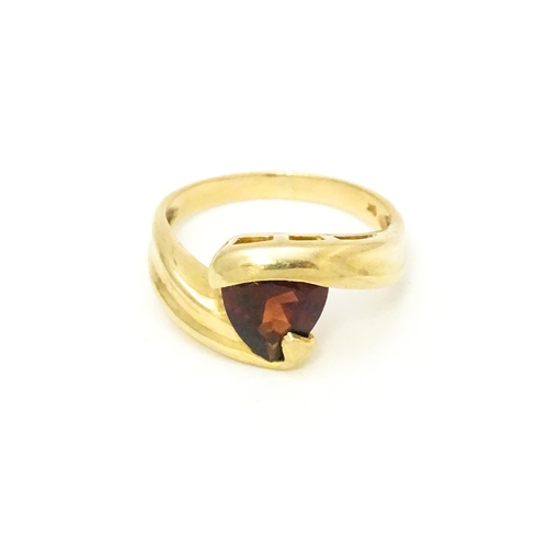 570 - A 9ct gold ring set with garnet in a twist setting. Ring size approx. M 1/2