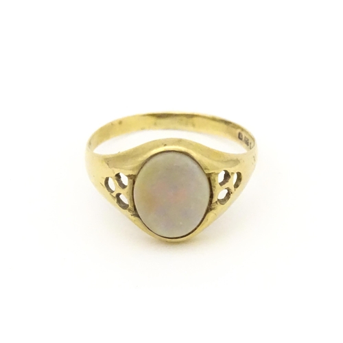 598 - A 9ct gold signet ring set with central opal cabochon. Ring size approx. P