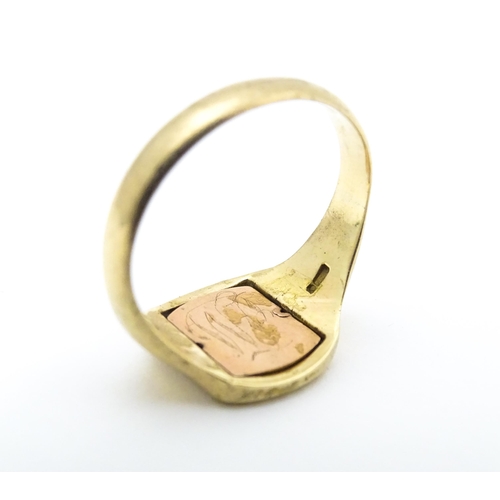 615 - Masonic / Freemasonry Interest: A 9ct gold Masonic swivel ring, the central rotating section with en... 