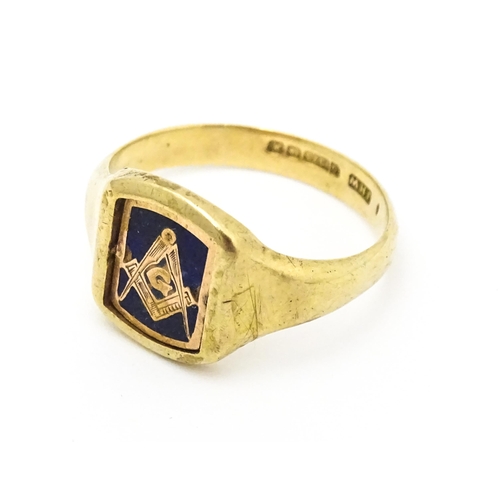 615 - Masonic / Freemasonry Interest: A 9ct gold Masonic swivel ring, the central rotating section with en... 