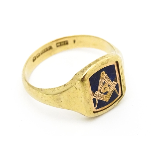 615 - Masonic / Freemasonry Interest: A 9ct gold Masonic swivel ring, the central rotating section with en... 