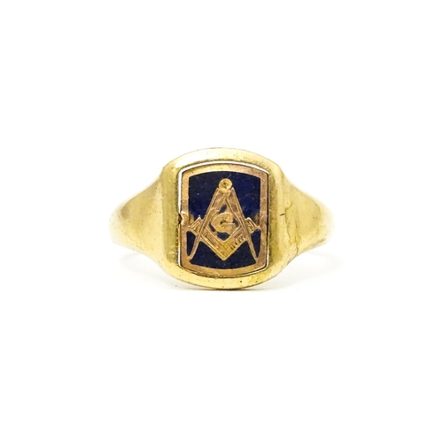 615 - Masonic / Freemasonry Interest: A 9ct gold Masonic swivel ring, the central rotating section with en... 