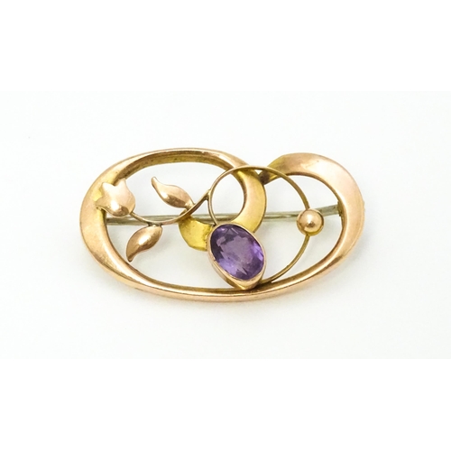 639 - A 9ct gold Art Nouveau brooch set with amethyst. Approx. 1 1/4