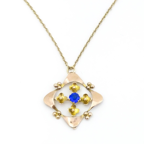 640 - An Arts & Crafts 9ct gold pendant with blue detail. Pendant approx. 1