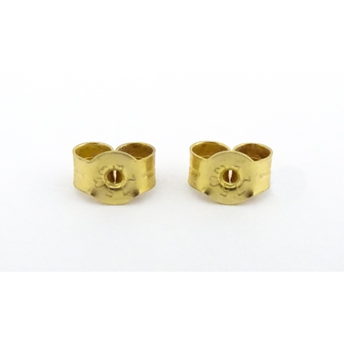 658 - A pair of 9ct gold stud earrings with double pearl detail. Approx. 1/2