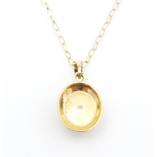 661 - A 9ct gold cameo pendant, with a 9ct gold chain. Pendant approx. 1/2