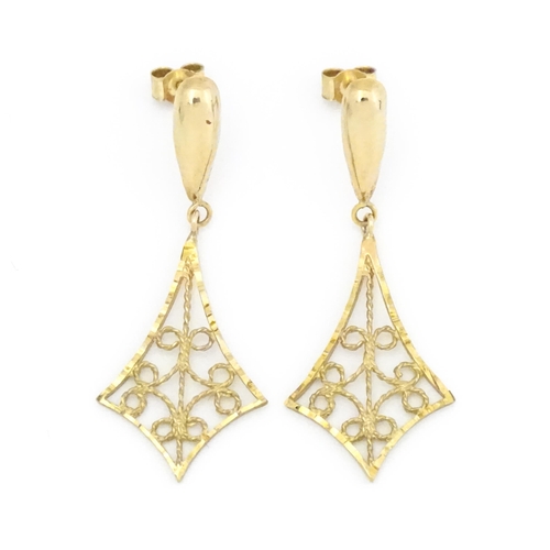 668 - A pair of 9ct gold drop earrings with filigree decoration. Approx 1 1/4