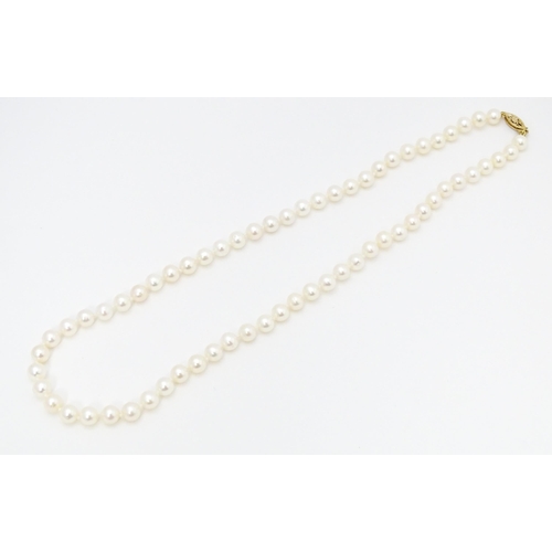 671 - A pearl necklace with 9ct gold clasp. Approx 18