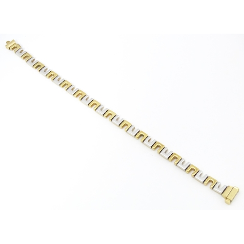 684 - A 9ct gold bracelet approx. 7 1/2